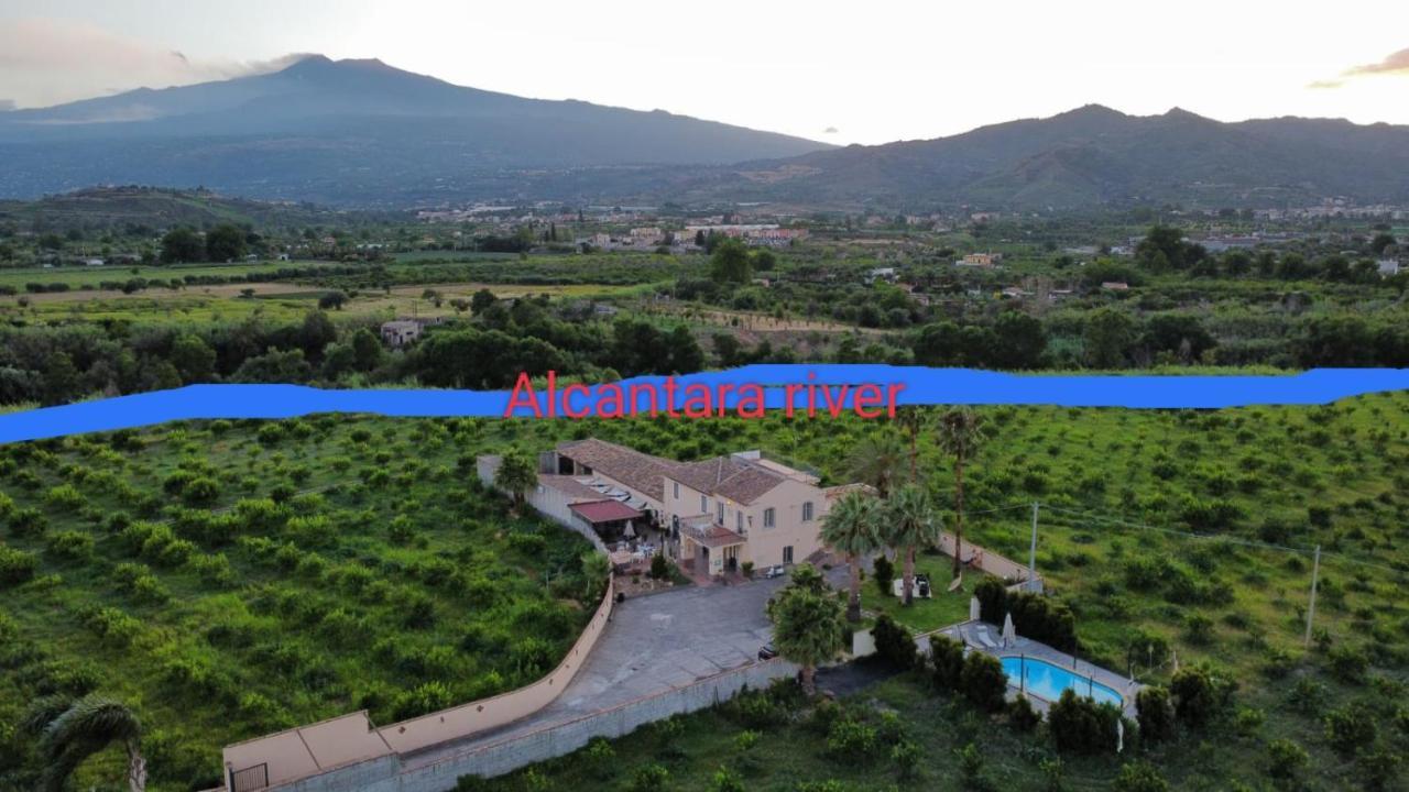 Villa Laura Apartment Giardini-Naxos Kültér fotó